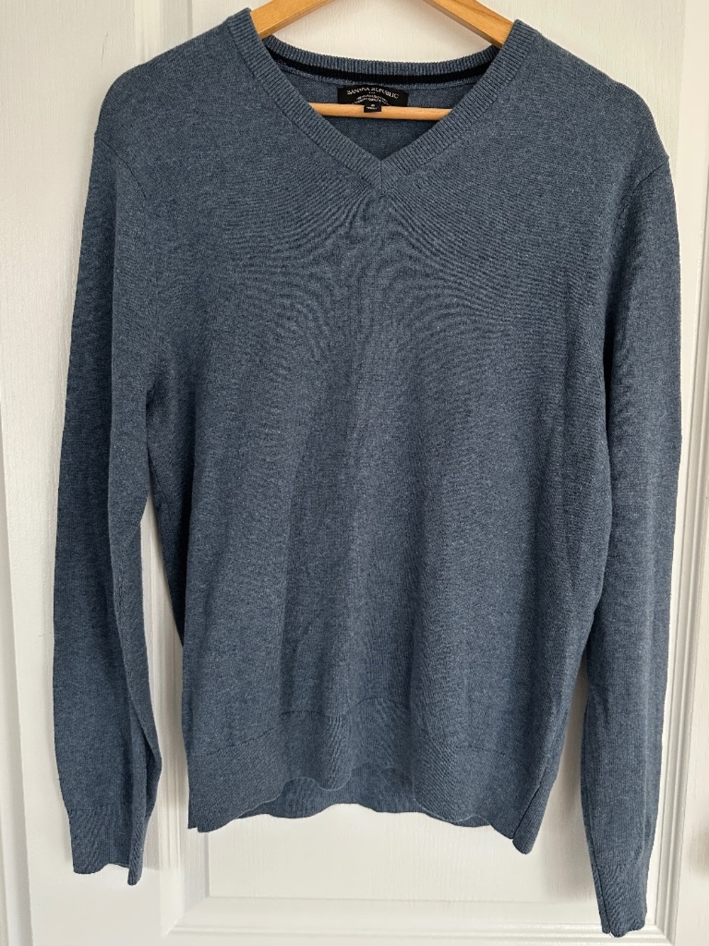 Banana Republic men’s dark blue V-neck sweater